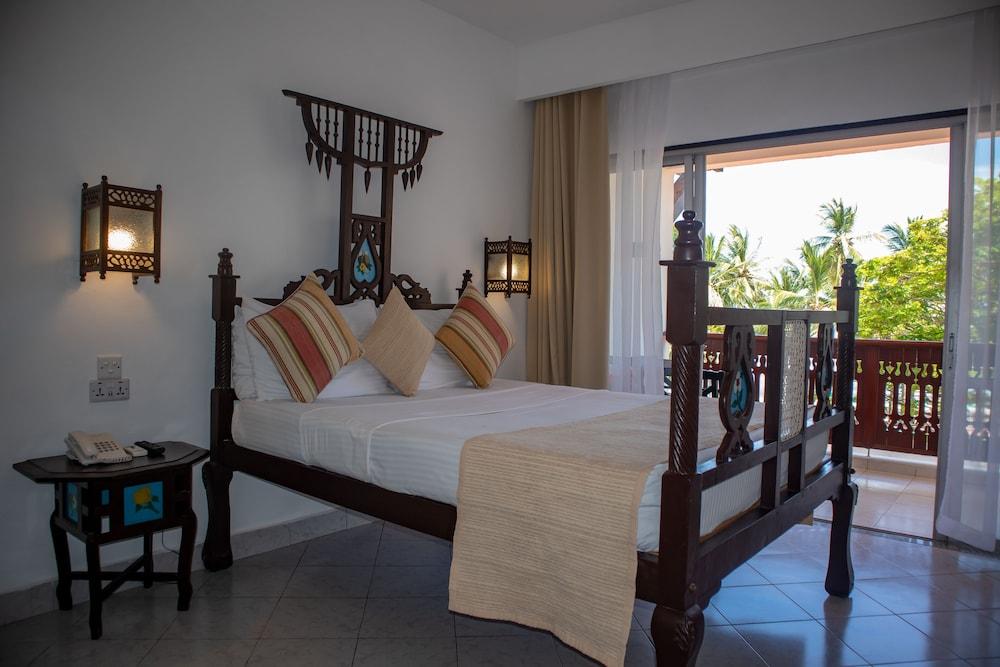 Bamburi Beach Hotel Bagian luar foto