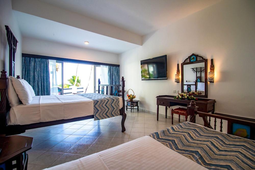 Bamburi Beach Hotel Bagian luar foto